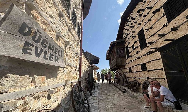 Antalya'nın 15 haneli 50 nüfuslu beton yapı bulunmayan 800 yıllık tarihi köyüne turist akını