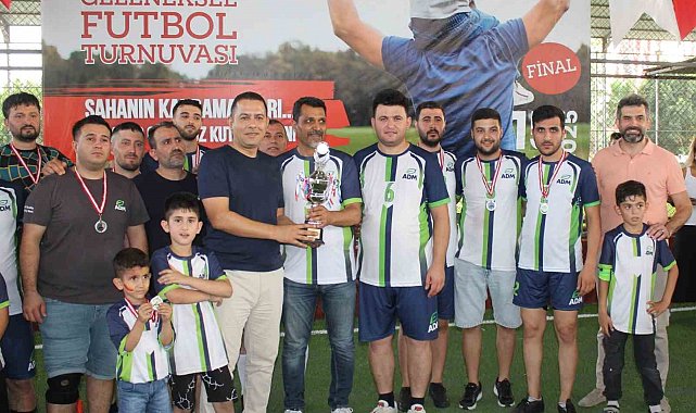 AOSB 11'inci Futbol Turnuvasının Şampiyonasında dereceye girenlere ödülleri verildi