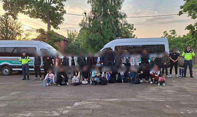 Aracı bırakıp kaçtı, 35 düzensiz göçmen yakalandı