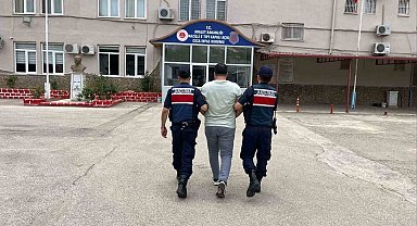 Aranan şahıslar jandarmadan kaçamadı