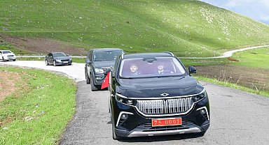 Ardahan'da köy yolları asfalt yerine beton kullanılarak yenileniyor