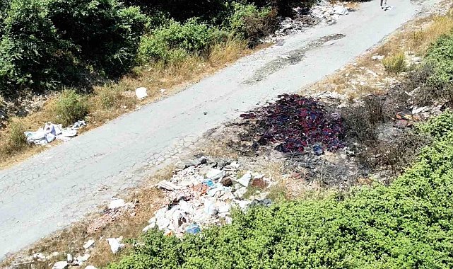 Arnavutköy'de hafriyat ve moloz dökülen sokak, çöplüğe döndü