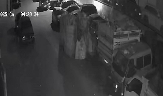 Ataşehir'de park halindeki araçları kundaklayan 2 şahıs yakalandı