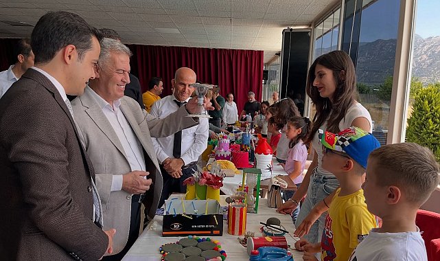 Atık malzemeler, öğrencilerin elinde sanata dönüştü