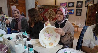 Atık malzemeler sanata dönüşüyor: Niğde'de kadınlar geri dönüşümle ekonomiye katkı sağlıyor