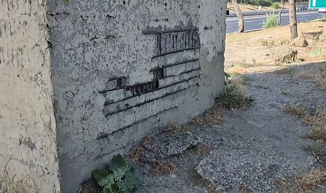 Avcılar'da beton parçaları dökülen köprü vatandaşı tedirgin ediyor