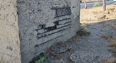 Avcılar'da beton parçaları dökülen köprü vatandaşı tedirgin ediyor