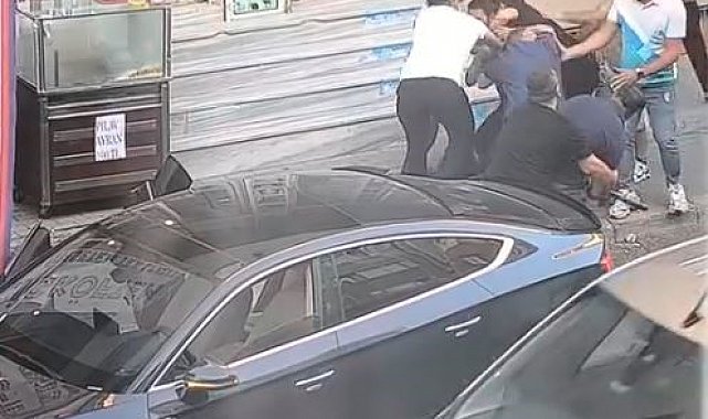 Avcılar'da iki şahıs, yaşlı adamı sopayla dövdü