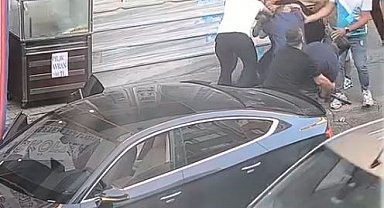 Avcılar'da iki şahıs, yaşlı adamı sopayla dövdü