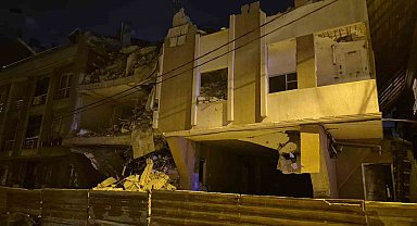 Avcılar'da kentsel dönüşüm kapsamında yıkımına başlanan bina böyle çöktü