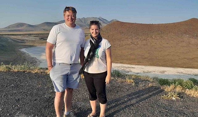 Avusturyalı çift, Türkiye turunda Meke Gölü'nde mola verdi