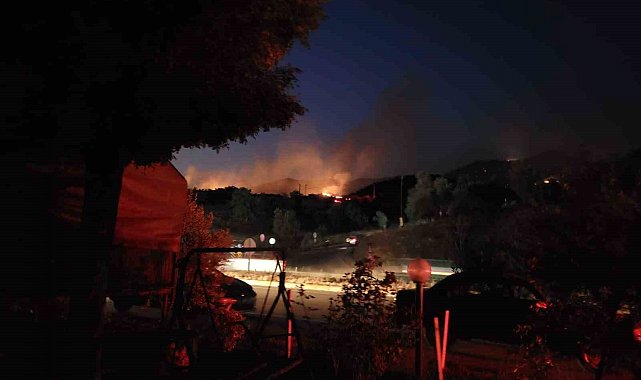 Aydın'daki yangını söndürme çalışmalarına gece görüşlü helikopterler havadan destek veriyor