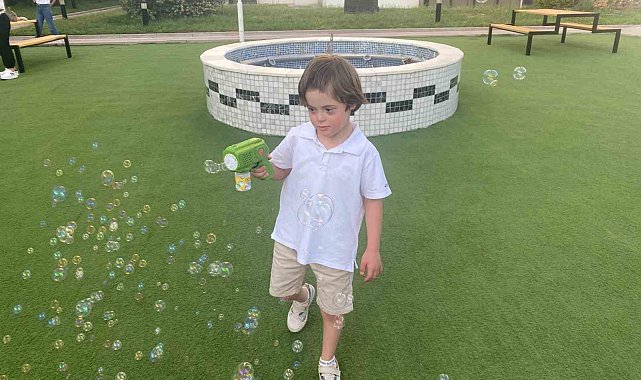 Ayrımcılıkla gündeme gelen down sendromlu çocuğa gönüllülerden doğum günü sürprizi