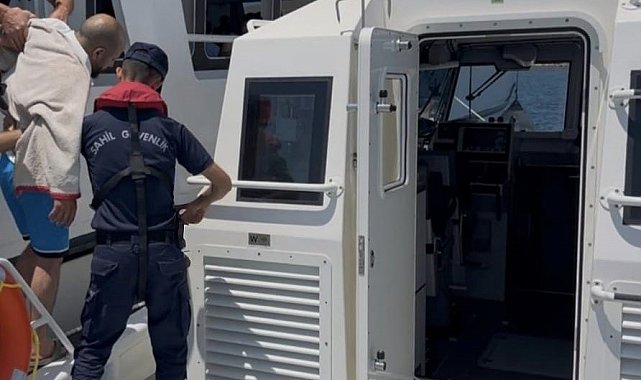 Ayvalık açıklarında gezi teknesinde rahatsızlanan şahıs tahliye edildi