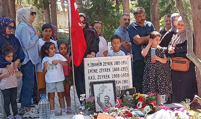 Babalar Günü'nde Ferdi Zeyrek'in mezarı ziyaretçi akınına uğradı