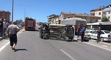 Bafra'da otomobil takla attı: 2 yaralı