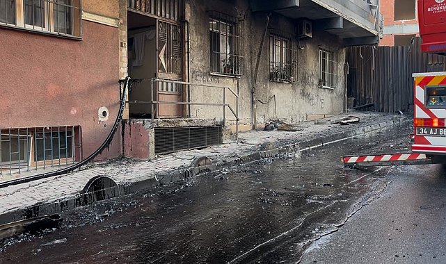 Bağcılar'da inşaat alanındaki yangın binaya ve sokağa sıçradı