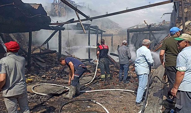 Bahçede yakılan ateş 2 ev ve 1 metruk binayı kül etti