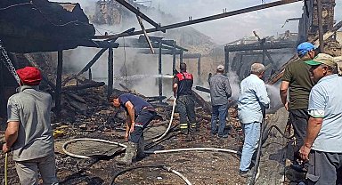 Bahçede yakılan ateş 2 ev ve 1 metruk binayı kül etti