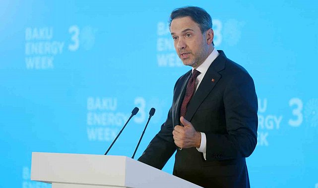 Bakan Bayraktar, Bakü'de 30. Uluslararası Hazar Petrol ve Doğalgaz Fuarı'na katıldı