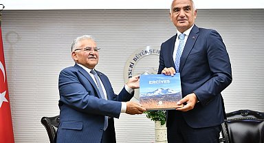 Bakan Ersoy'dan Başkan Büyükkılıç'a ve Kayseri'ye övgüler