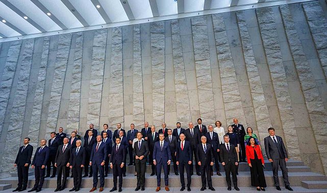 Bakan Güler, NATO Savunma Bakanları ile aile fotoğrafı çektirdi