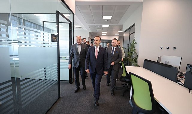 Bakan Kacır: "Türkiye'nin savunma sanayiine güç veren girişimlerimizin Ar-Ge ve üretim faaliyetlerine destek olmaya devam edeceğiz"