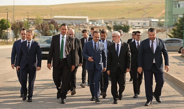 Bakan Kacır'dan Roketsan'a ziyaret