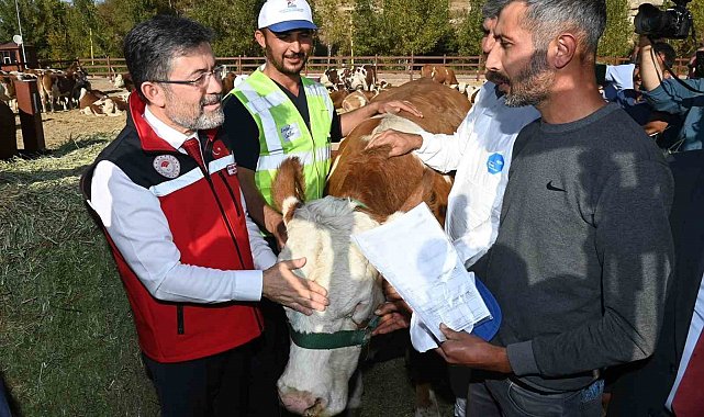 Bakan Yumaklı, Kurban Bayramı'nda 830 bin büyükbaş ve 2,5 milyon küçükbaş hayvan kesildiğini açıkladı