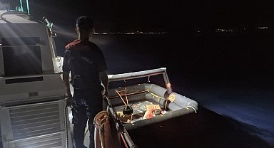 Balıkesir açıklarında 2 düzensiz göçmen kurtarıldı