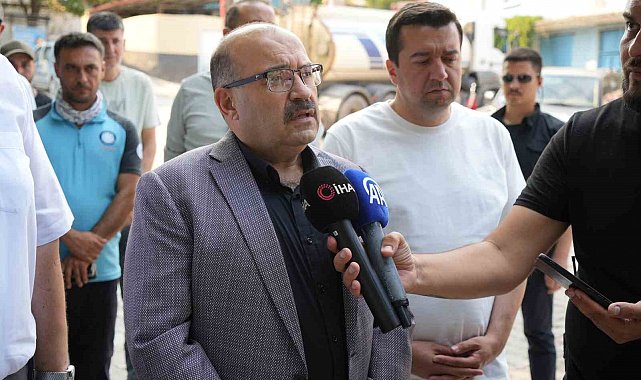 Balıkesir Valisi Ustaoğlu: "Üç ilçemizde 4 mahallede yangınlarla mücadelemiz sürüyor"