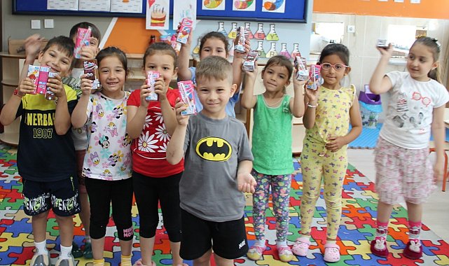 Balıkesir'de öğrencilere süt ikram edildi