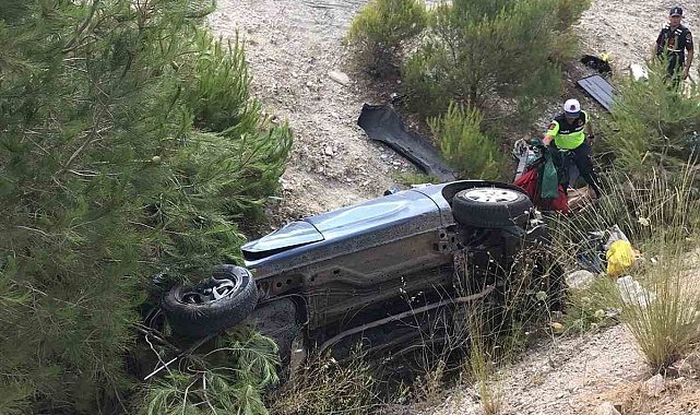 Balıkesir'de otomobil şarampole uçtu: 5 Yaralı