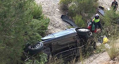 Balıkesir'de otomobil şarampole uçtu: 5 Yaralı