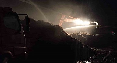 Balıkesir'de saman yangını 15 saatte söndürüldü