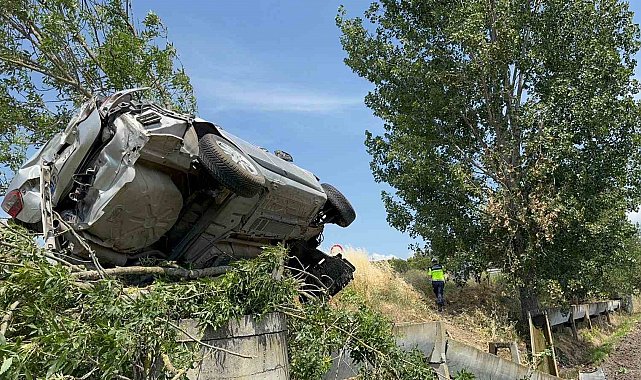 Balıkesir'de takla atan otomobil kanala uçtu