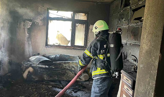 Balkonda başlayan yangın mutfağı kül etti