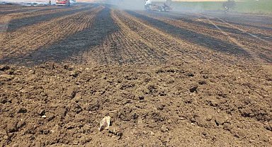 Bandırma Kayacık kırsalında anız ve ekili alan yangını korkuttu