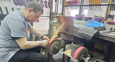 Bandırma'da bıçak bileme ustaları uzun mesaide