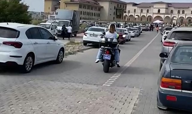 Bandırma'da polis zamana karşı yarıştı, geç kalan öğrenci son anda sınava yetişti