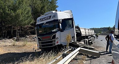 Bariyere çarpan tır sürücüsü yaralandı