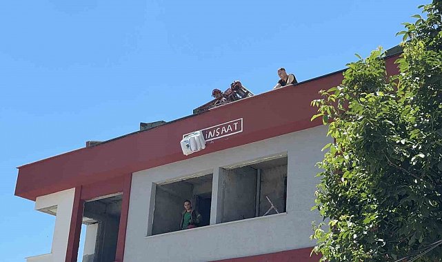 Başakşehir'de elektrik akımına kapılan işçi inşaattan düştü