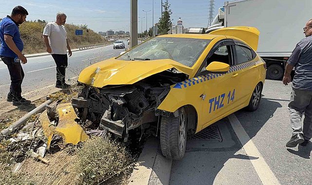 Başakşehir'de kontrolden çıkan taksi refüje çıktı: 1 yaralı