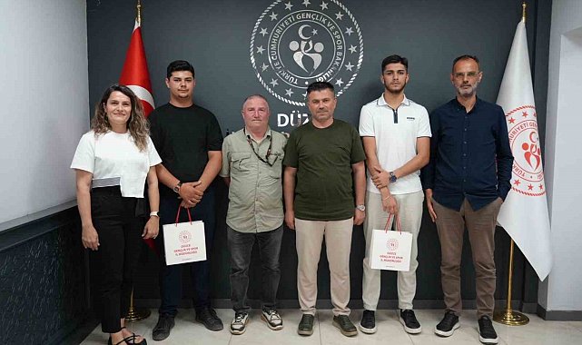 Başarılı sporcuları ağırladı