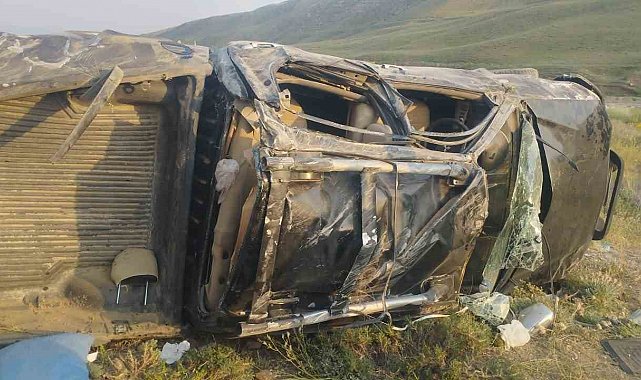 Başkale'de kamyonet takla attı: 4 yaralı