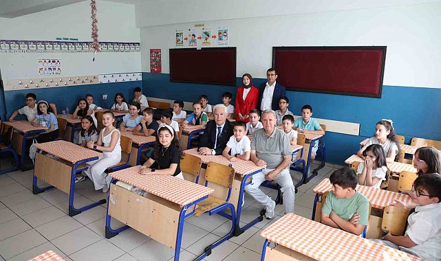 Başkan Bozbey, öğrencilerin karne sevincine ortak oldu