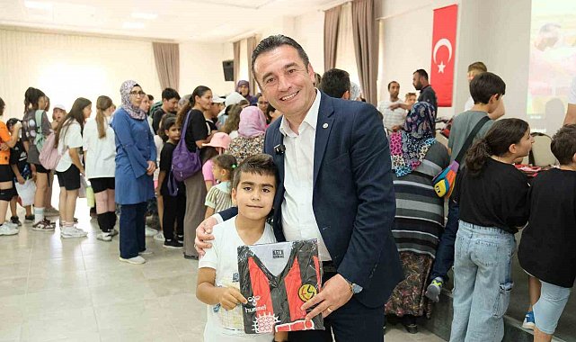 Başkan Dökmeci'den Eskişehirspor forması hediye