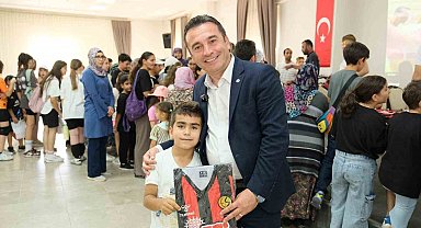 Başkan Dökmeci'den Eskişehirspor forması hediye