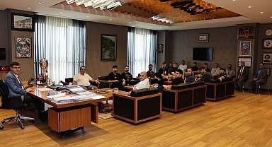 Başkan Eyüp Kahveci, Şampiyon Kütahya Belediyespor Basketbol Takımını makamında ağırladı