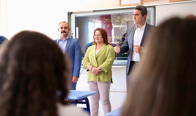 Başkan Gençay, öğrencilerin karne sevincine ortak oldu